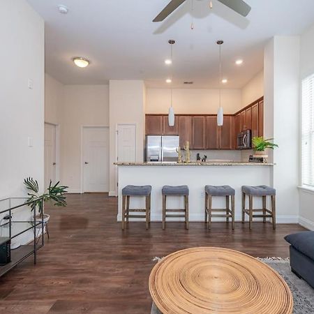 Laid Back 1Br W Comfy Living Room And Bar シャーロット エクステリア 写真