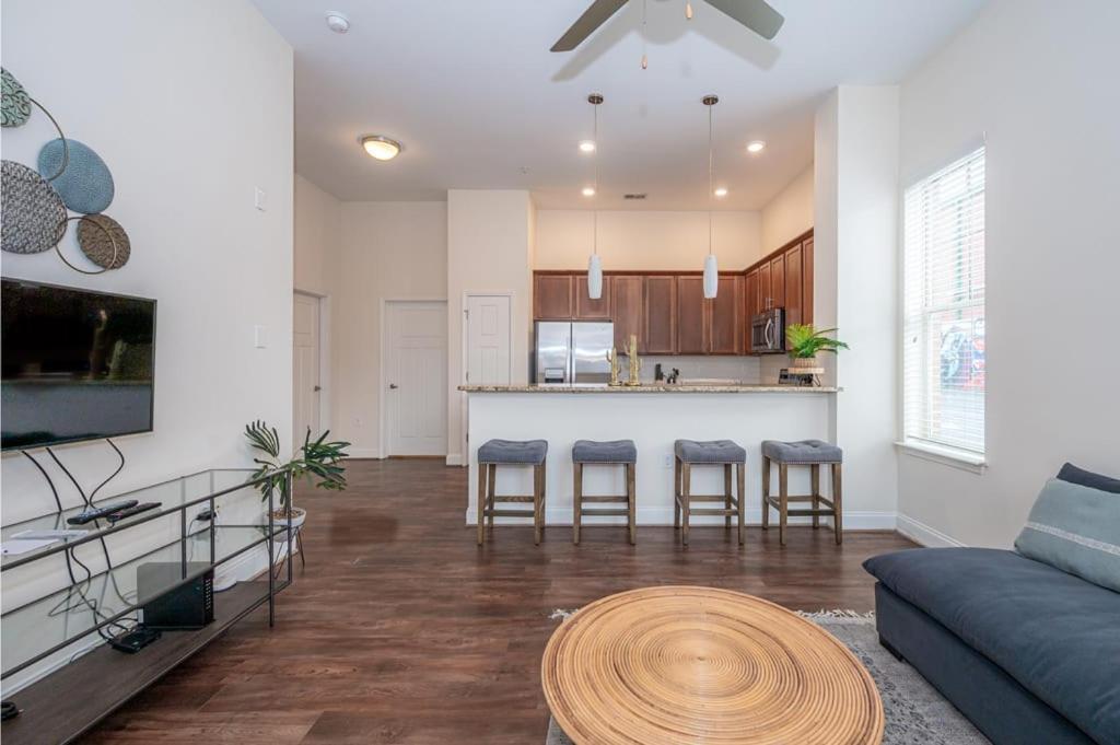 Laid Back 1Br W Comfy Living Room And Bar シャーロット エクステリア 写真